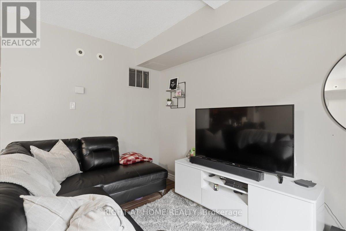 1009 - 3043 Finch Avenue W, Toronto, Ontario  M9M 0A4 - Photo 8 - W12995288