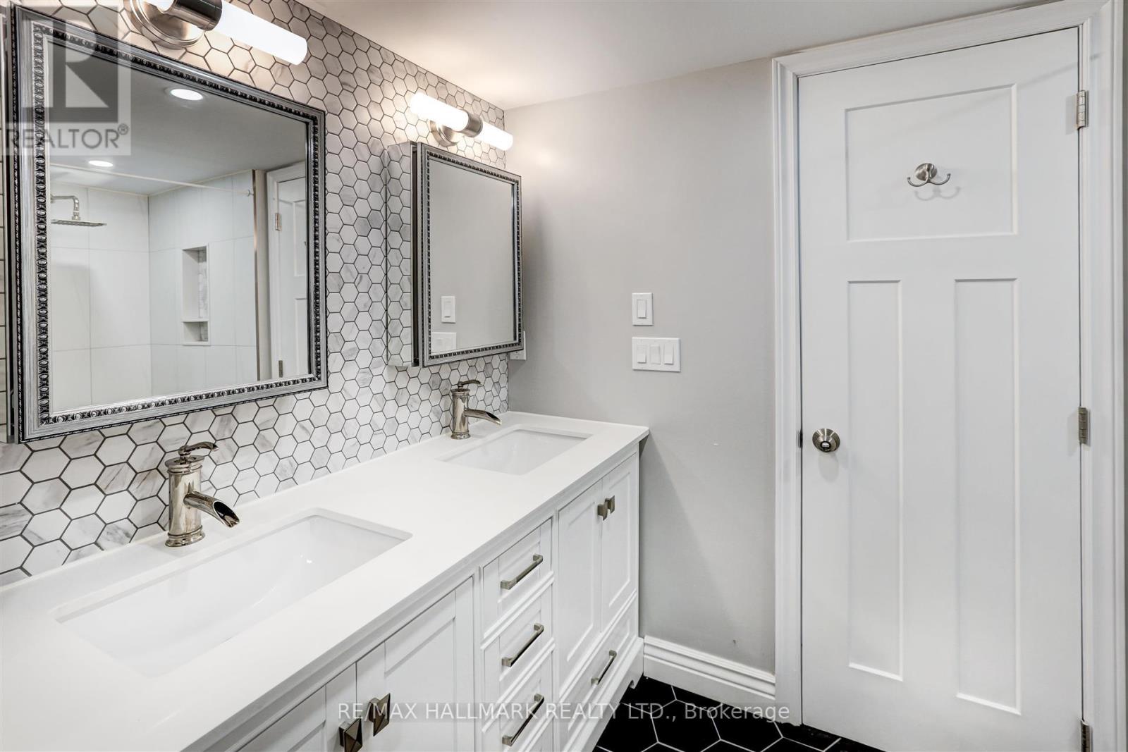 1916 Penthouse - 5 Rowntree Road, Toronto, Ontario  M9V 5G9 - Photo 20 - W12995290