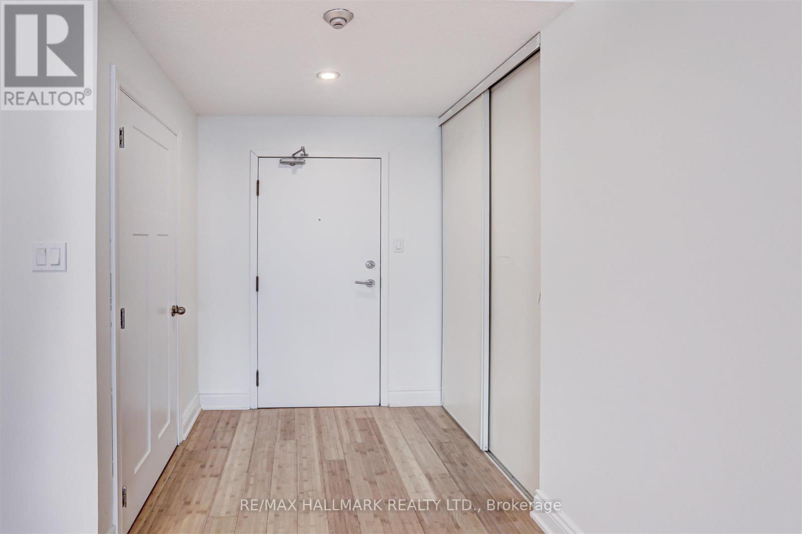 1916 Penthouse - 5 Rowntree Road, Toronto, Ontario  M9V 5G9 - Photo 4 - W12995290