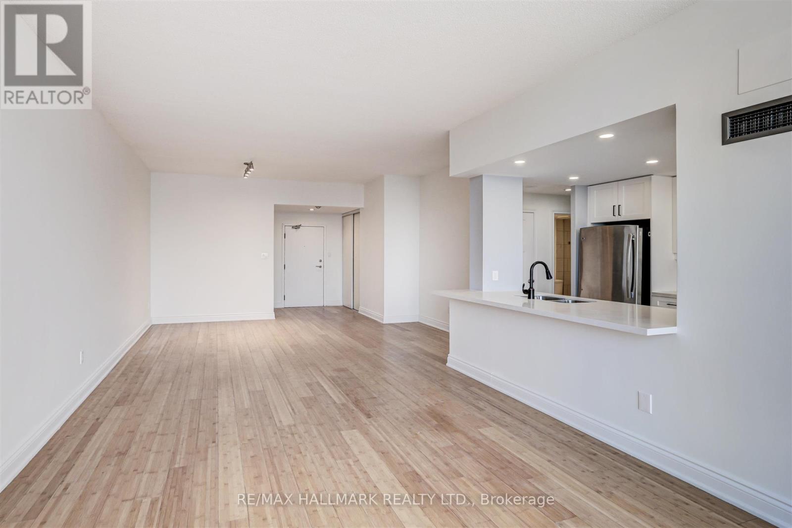 1916 Penthouse - 5 Rowntree Road, Toronto, Ontario  M9V 5G9 - Photo 9 - W12995290