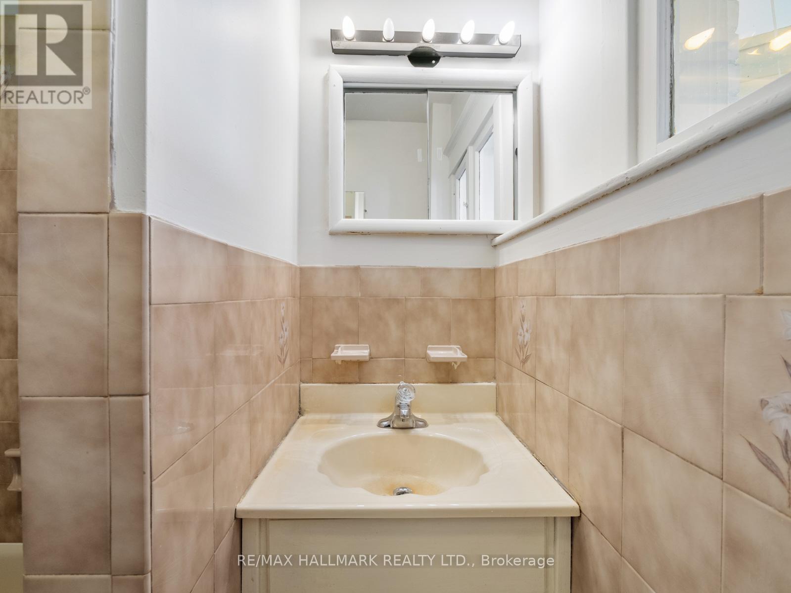 22 Kenneth Avenue, Toronto (High Park North), Ontario  M6P 1H9 - Photo 20 - W12995316