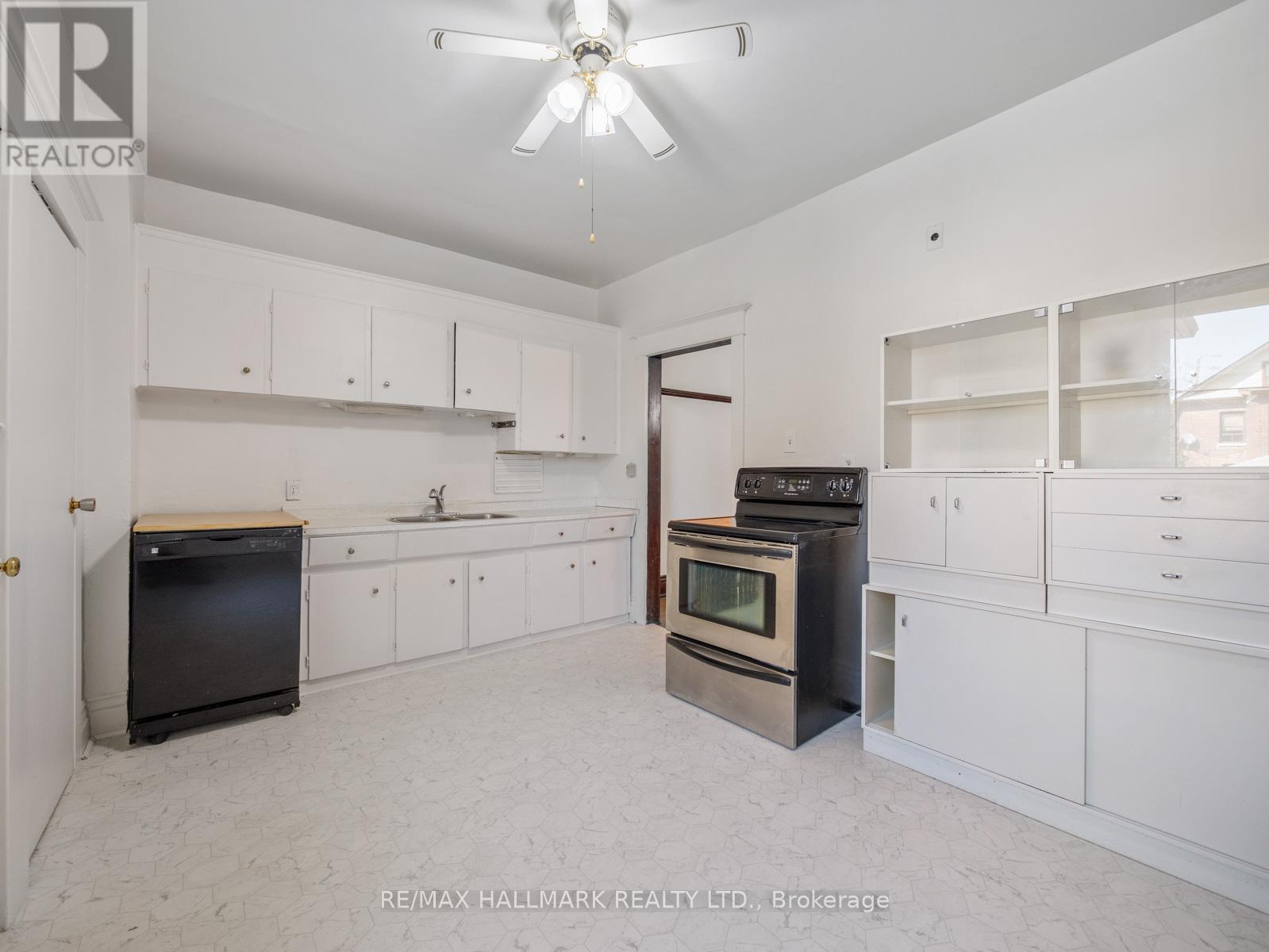 22 Kenneth Avenue, Toronto (High Park North), Ontario  M6P 1H9 - Photo 8 - W12995316