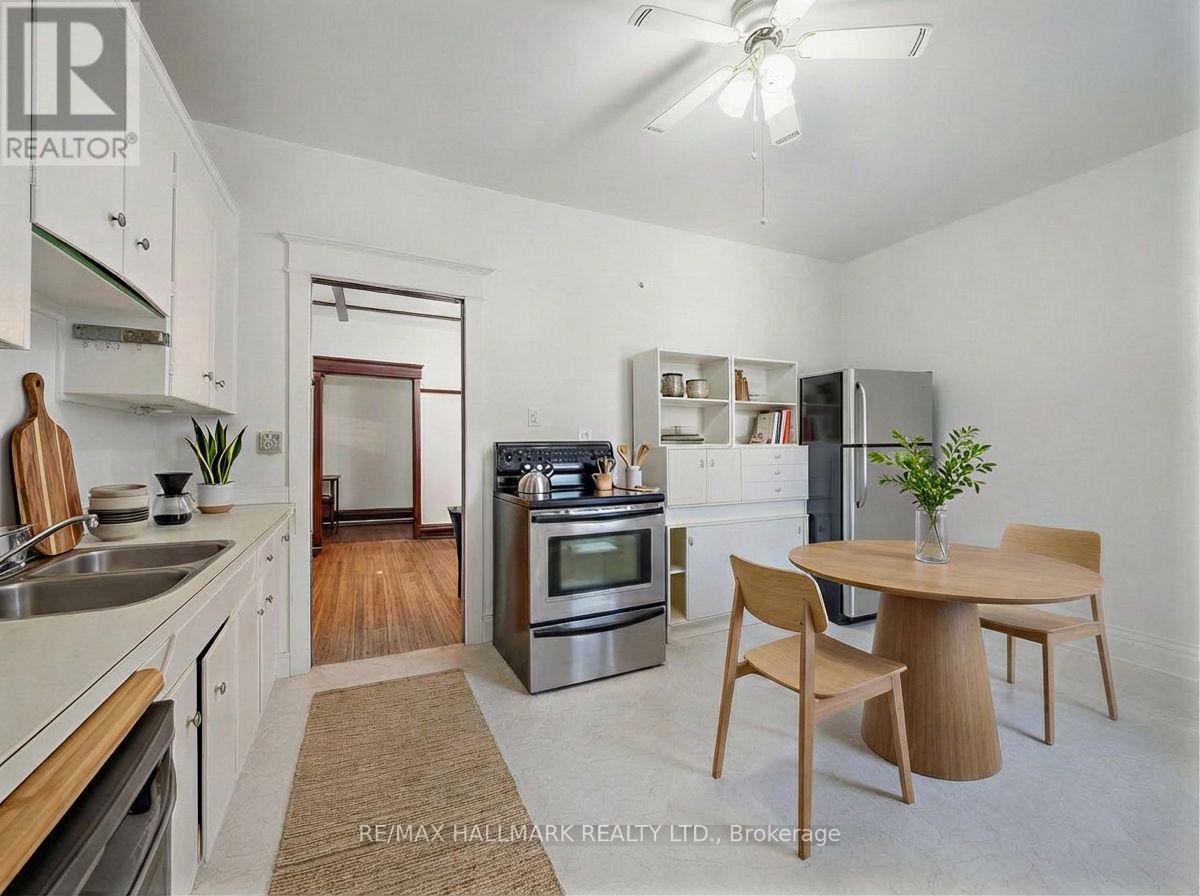 22 Kenneth Avenue, Toronto (High Park North), Ontario  M6P 1H9 - Photo 9 - W12995316