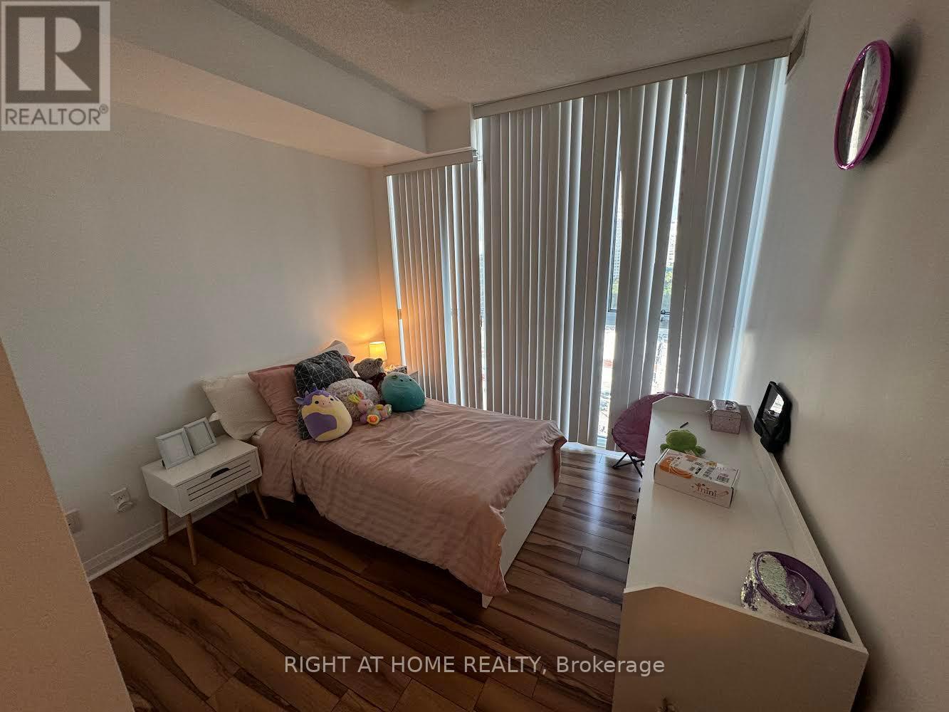 1004 - 75 Eglinton Avenue W, Mississauga, Ontario  L5R 0E5 - Photo 8 - W12995322