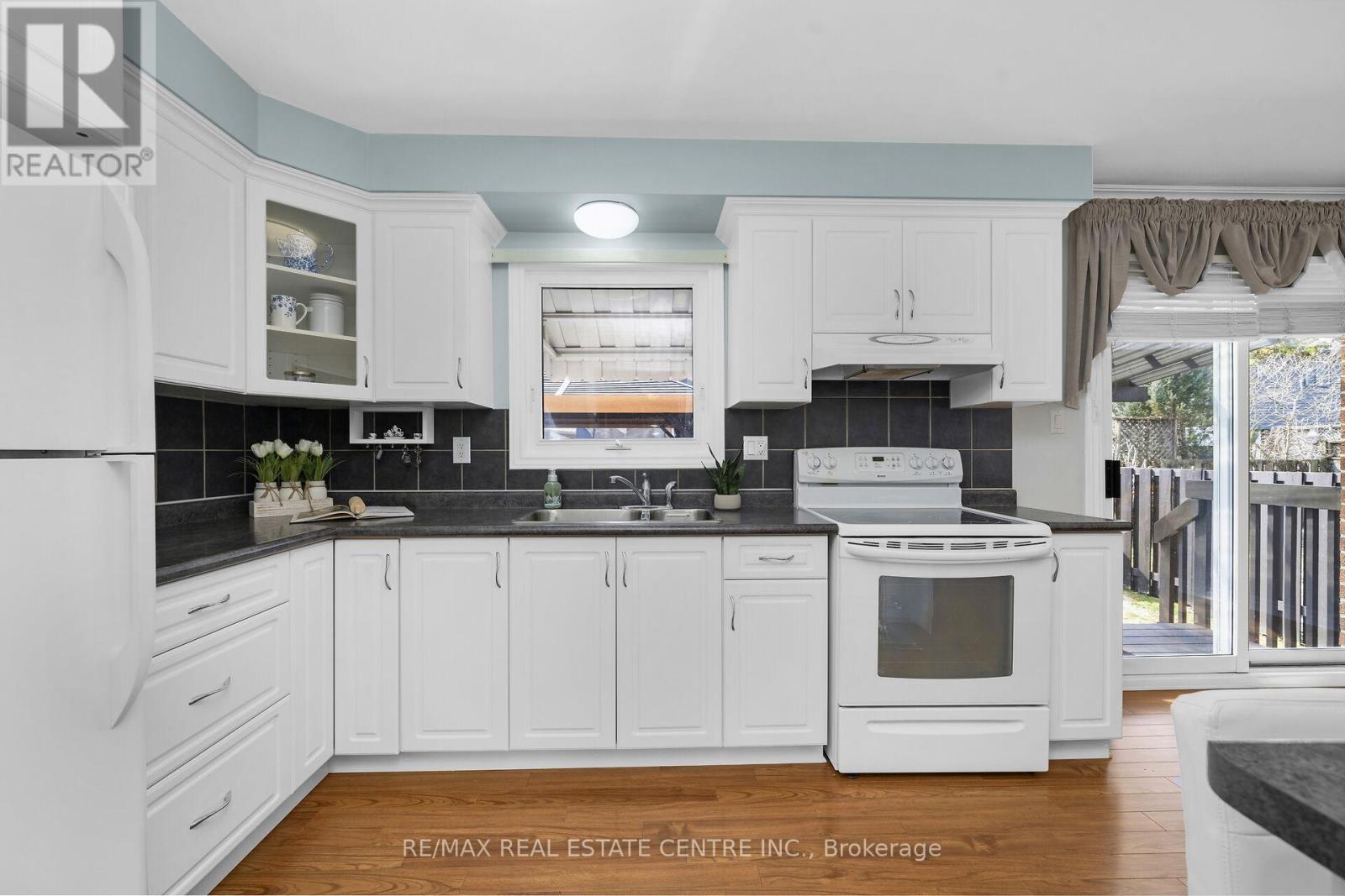 466 Vanier Drive, Milton, Ontario  L9T 4T4 - Photo 7 - W12995348