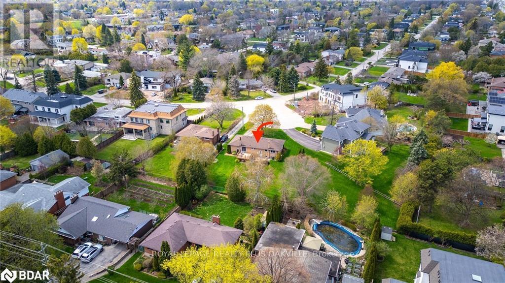 2030 Vickery Drive, Oakville, Ontario  L6L 2J1 - Photo 5 - W12995352