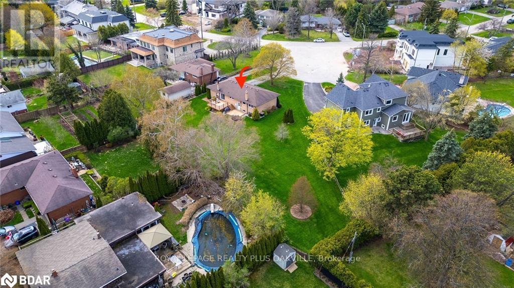 2030 Vickery Drive, Oakville, Ontario  L6L 2J1 - Photo 6 - W12995352