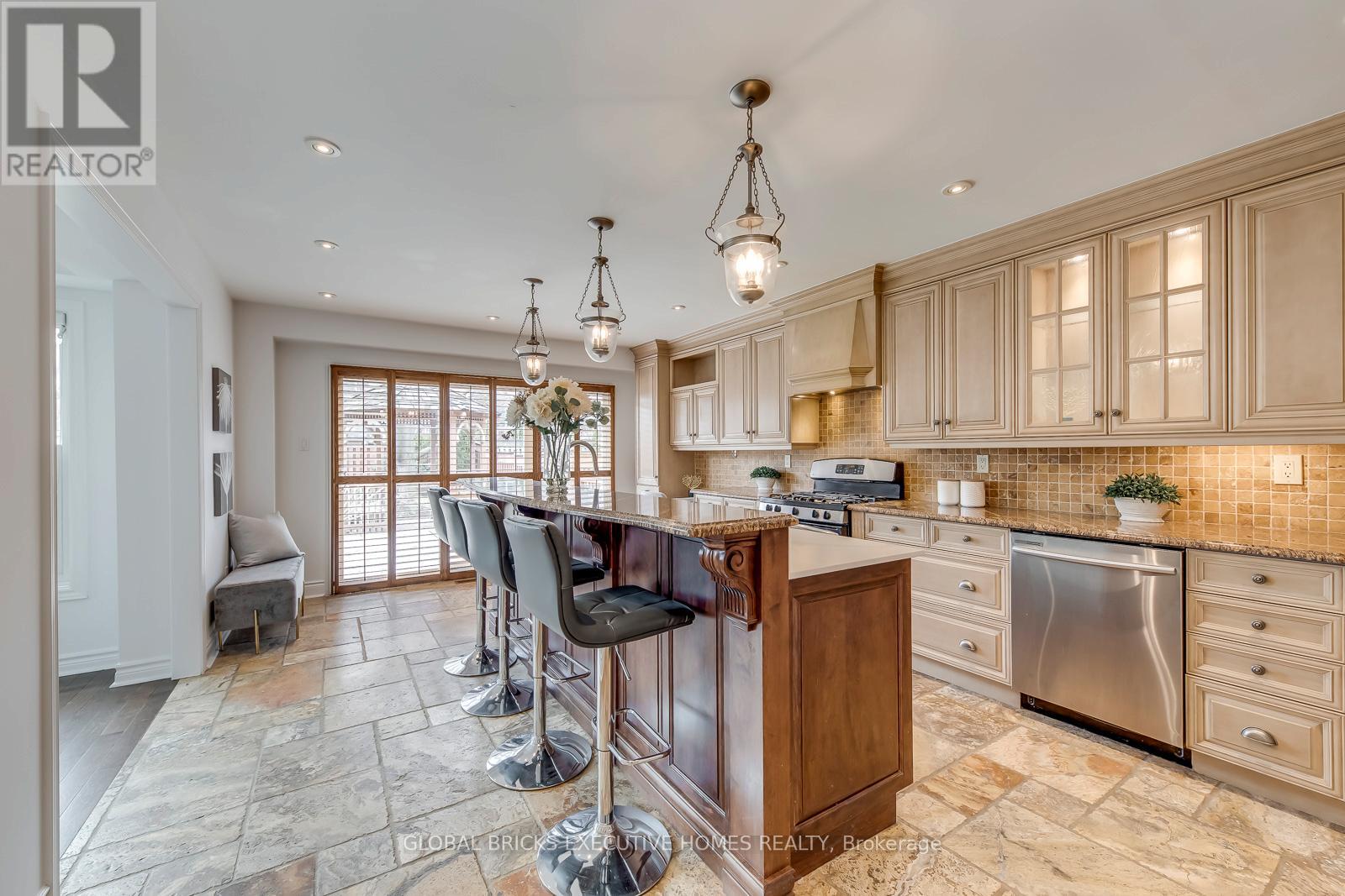 5690 Wells Place, Mississauga (Central Erin Mills), Ontario  L5M 5T6 - Photo 10 - W12995364