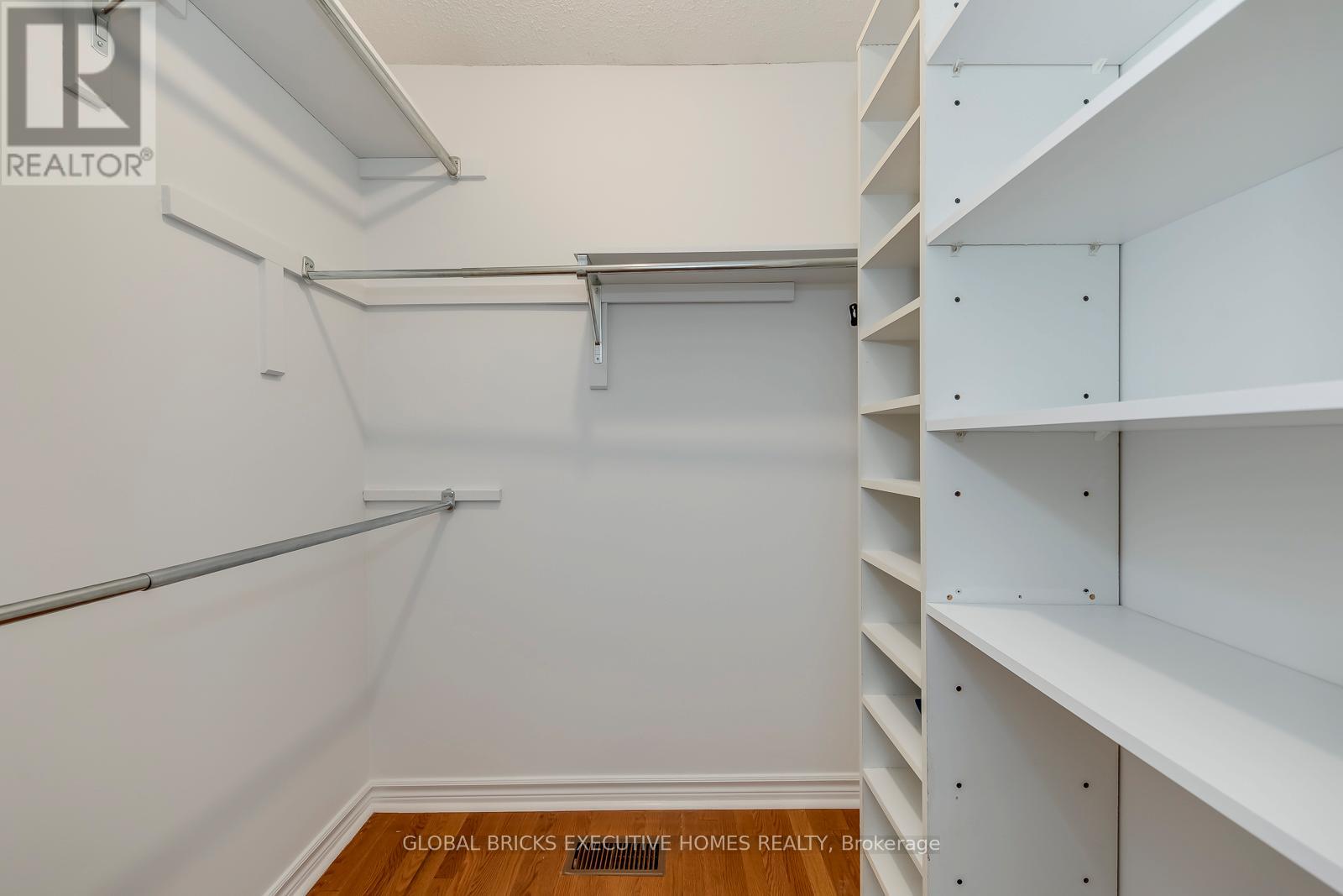 5690 Wells Place, Mississauga (Central Erin Mills), Ontario  L5M 5T6 - Photo 20 - W12995364