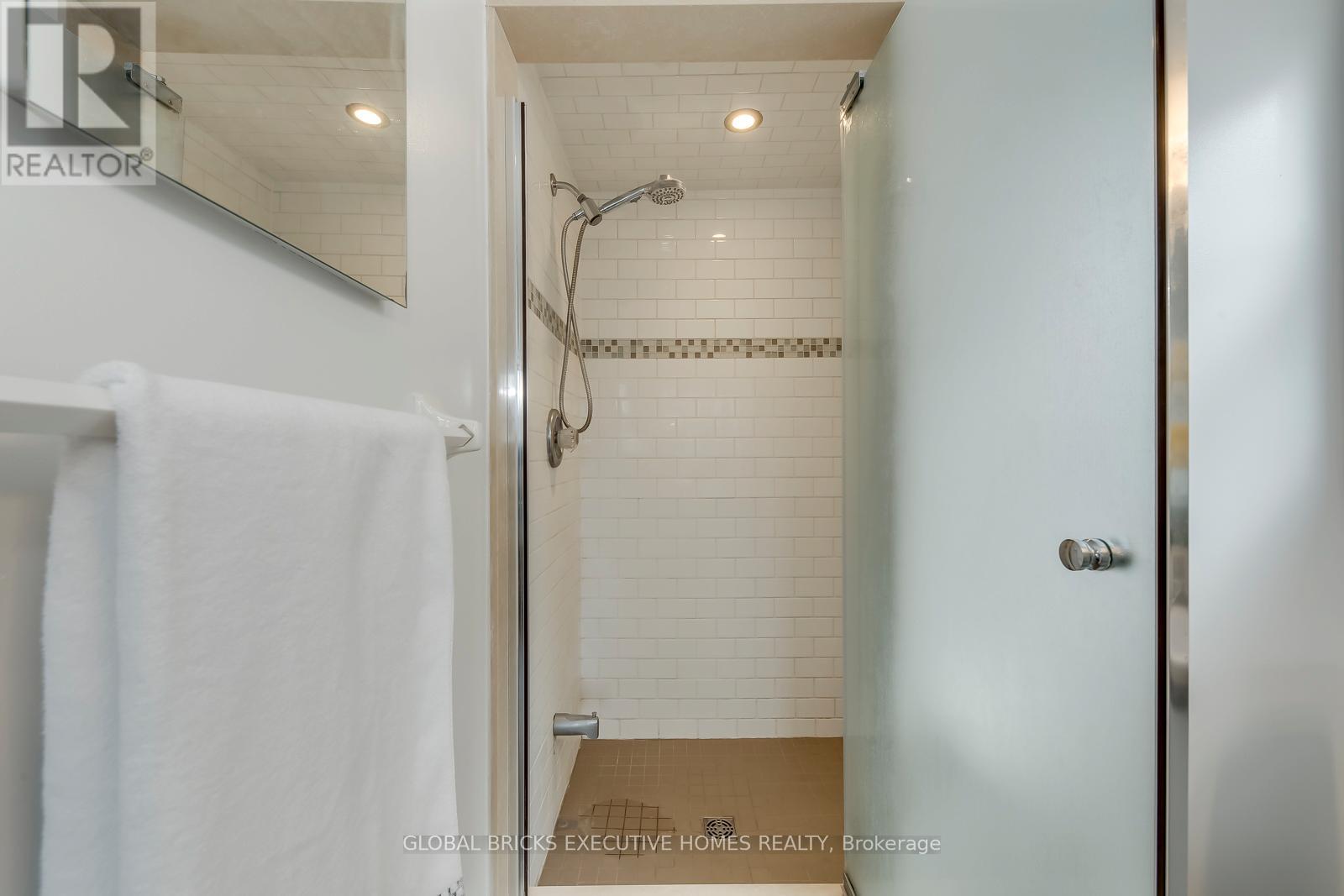 5690 Wells Place, Mississauga (Central Erin Mills), Ontario  L5M 5T6 - Photo 22 - W12995364