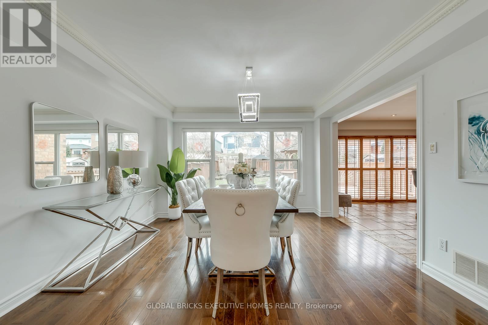 5690 Wells Place, Mississauga (Central Erin Mills), Ontario  L5M 5T6 - Photo 7 - W12995364