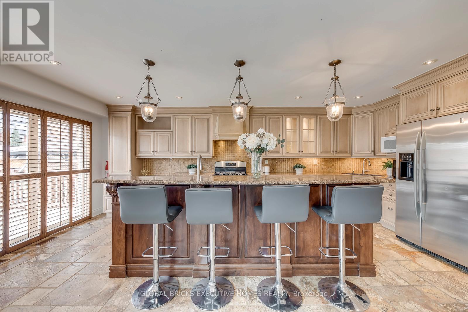 5690 Wells Place, Mississauga (Central Erin Mills), Ontario  L5M 5T6 - Photo 9 - W12995364