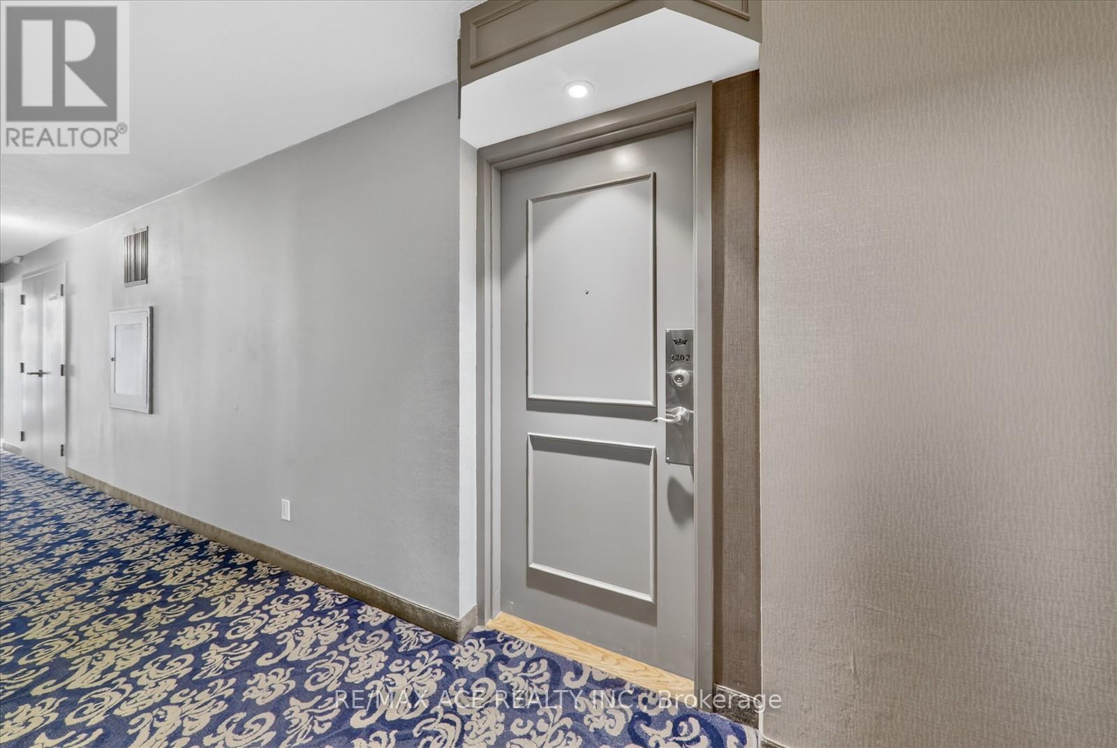 1202 - 4460 Tucana Court, Mississauga, Ontario L5R 3K9 - Photo 10 - W12995394