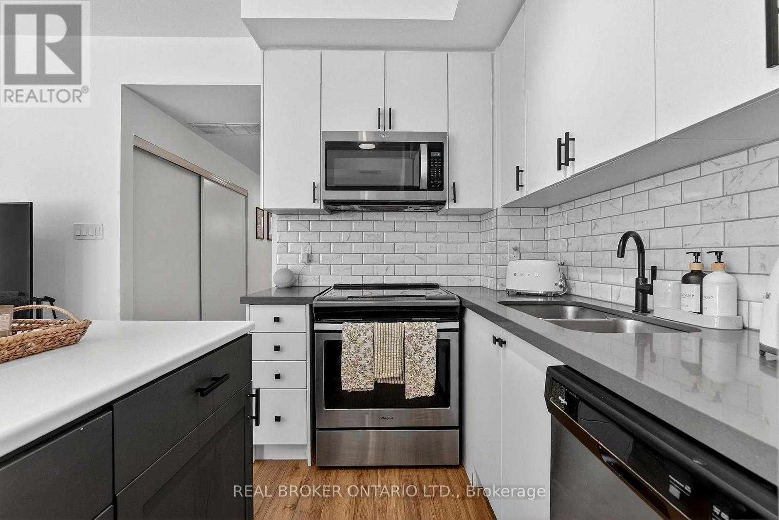 9 - 1238 Cawthra Road, Mississauga, Ontario  L5G 4K7 - Photo 14 - W12995432