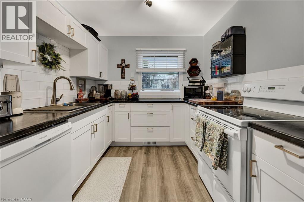 655 Albert Street Unit# C, Waterloo, Ontario  N2L 3V5 - Photo 2 - 40820151