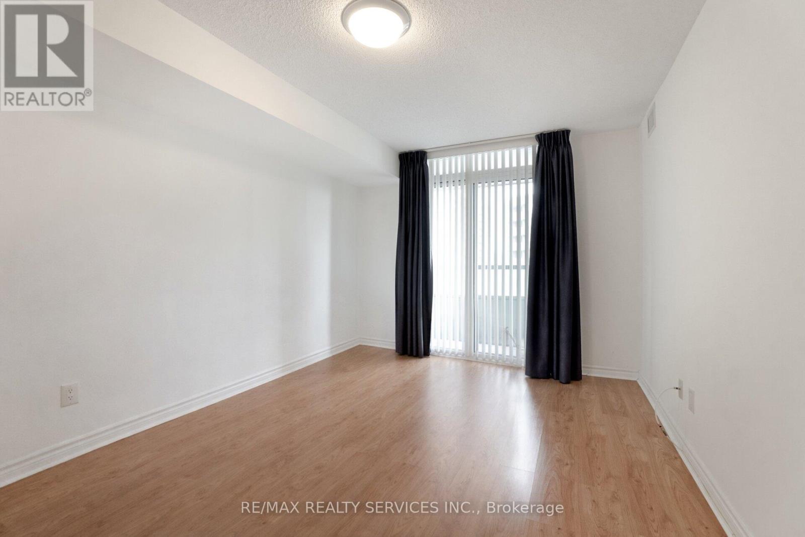 1710 - 335 Rathburn Road W, Mississauga, Ontario  L5B 0C8 - Photo 18 - W12969054