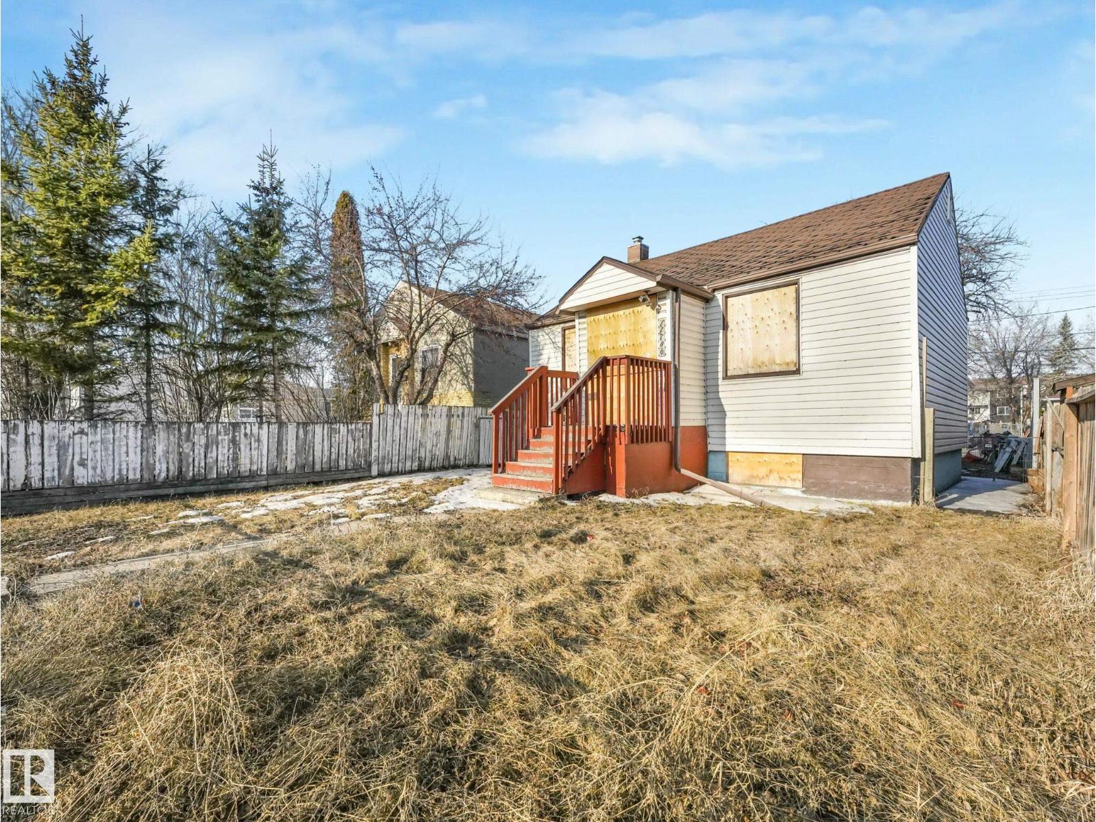 11706 80 St Nw, Edmonton, Alberta  T5B 2N5 - Photo 2 - E4481744