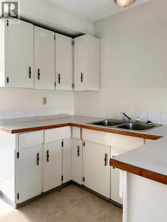 107 97th Avenue, Grande Cache, Alberta  T0E 0Y0 - Photo 3 - A2288002