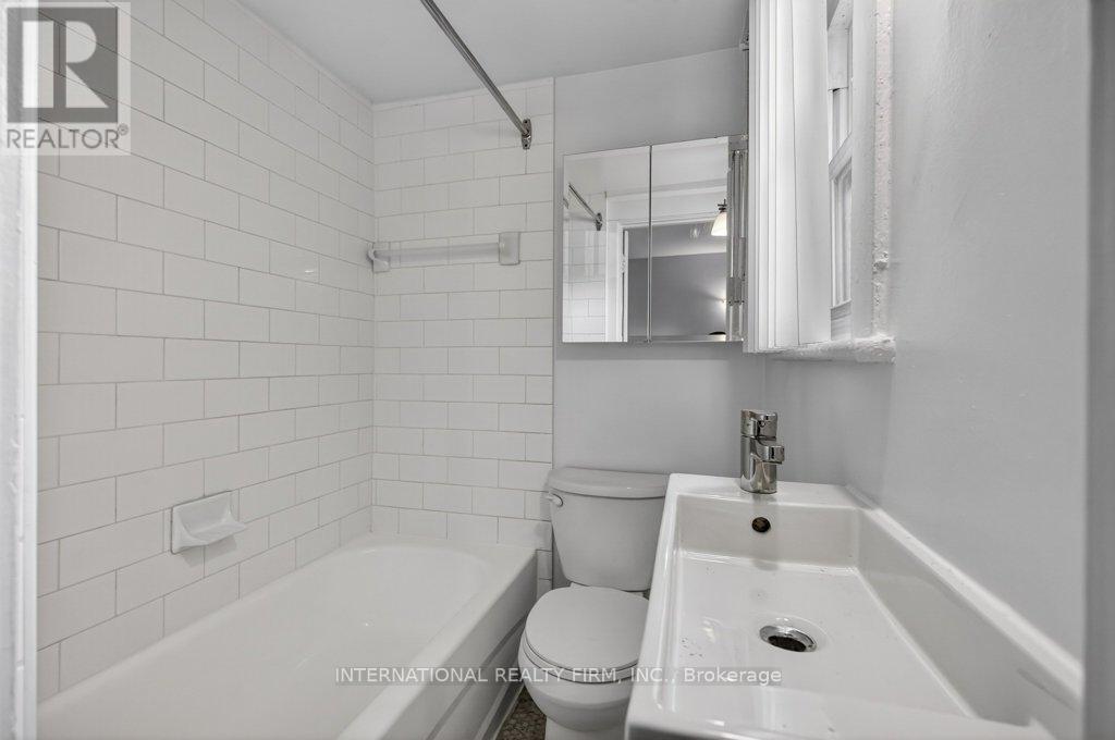 4 - 109 Balsam Avenue S, Hamilton (Stipley), Ontario  L8M 3B2 - Photo 22 - X12995278