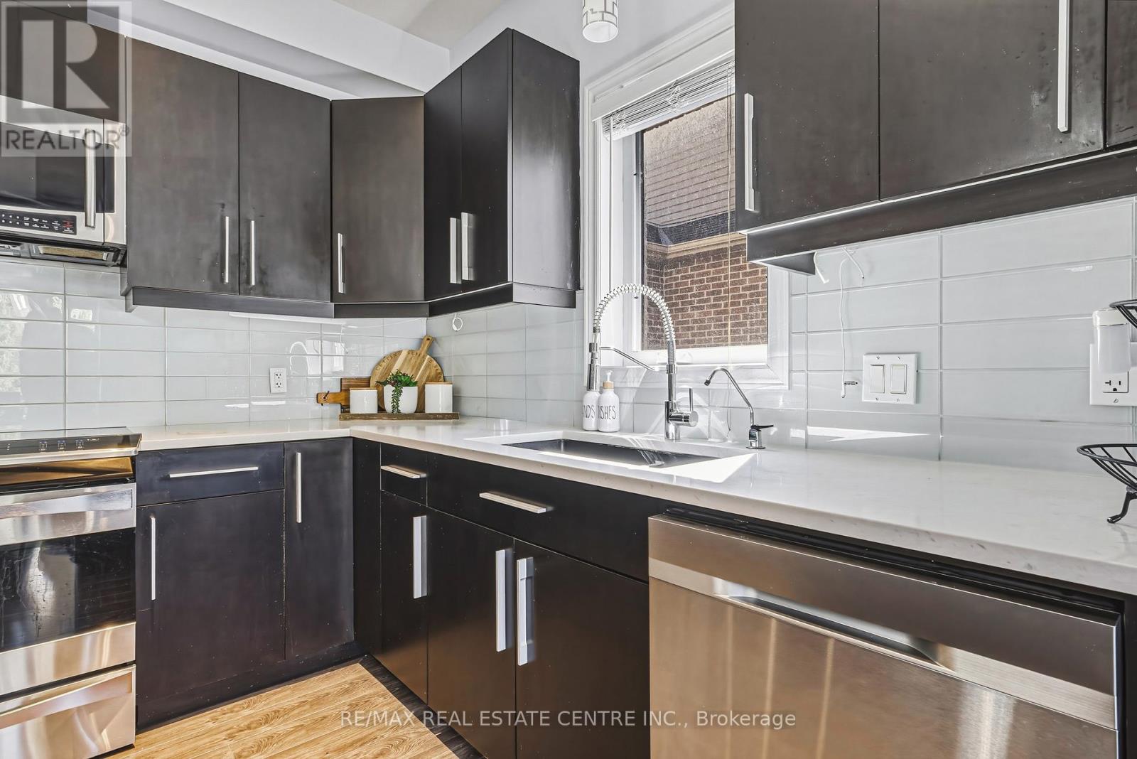 219 Walker Street, Cambridge, Ontario  N3C 2C4 - Photo 11 - X12995328