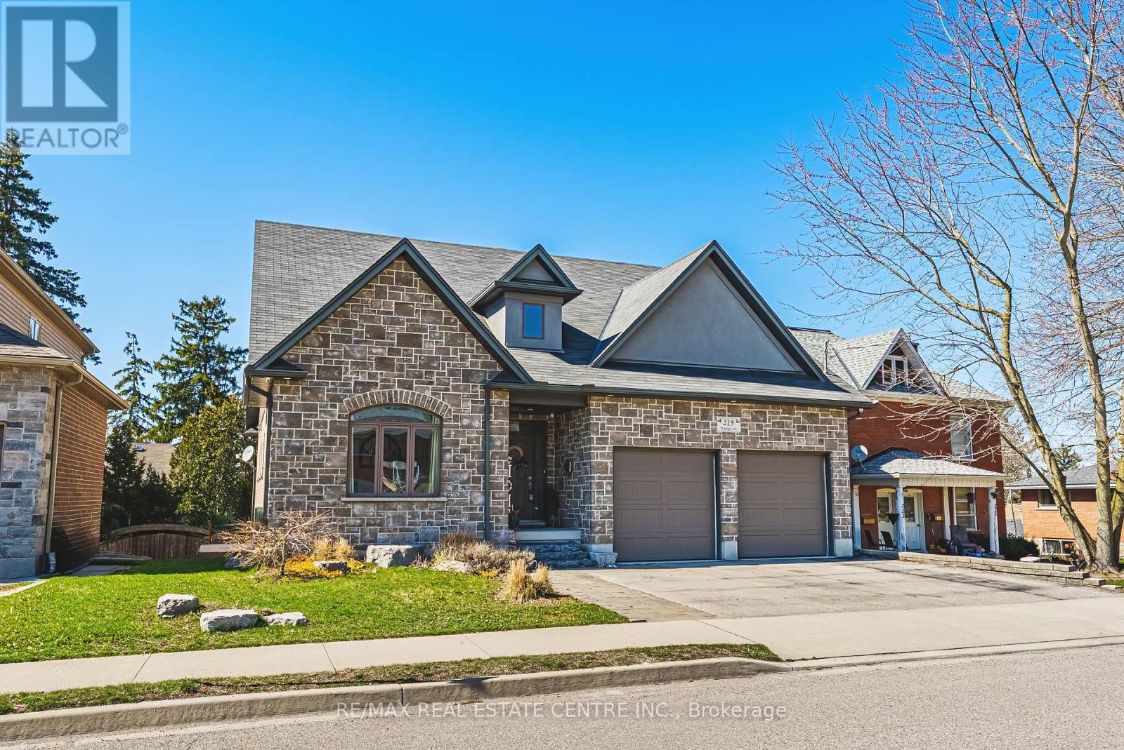 219 Walker Street, Cambridge, Ontario  N3C 2C4 - Photo 2 - X12995328