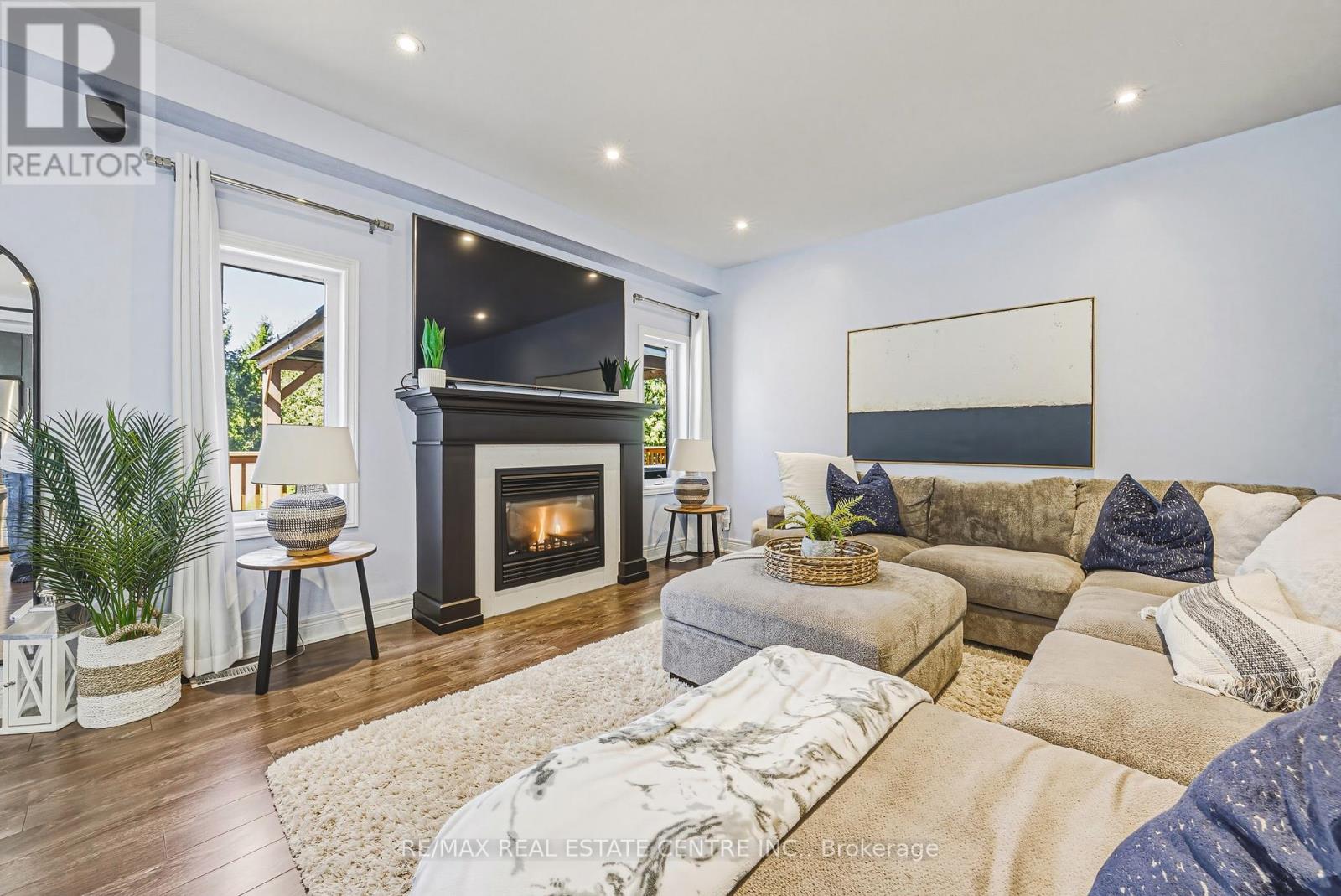 219 Walker Street, Cambridge, Ontario  N3C 2C4 - Photo 5 - X12995328