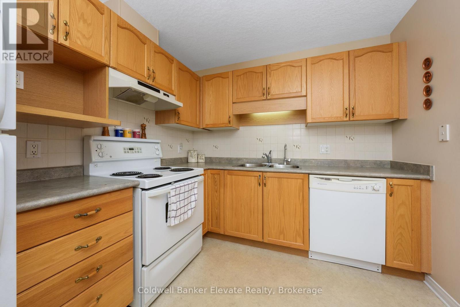 10 - 2705 Kingsway Drive, Kitchener, Ontario  N2C 2T2 - Photo 15 - X12995334