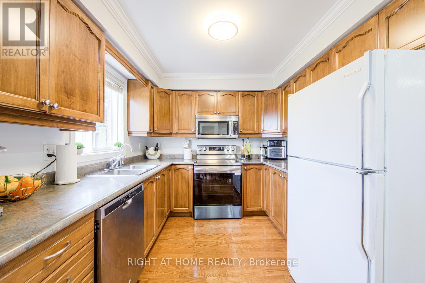 27 - 7 Southside Place, Hamilton, Ontario  L9C 7W6 - Photo 14 - X12995342