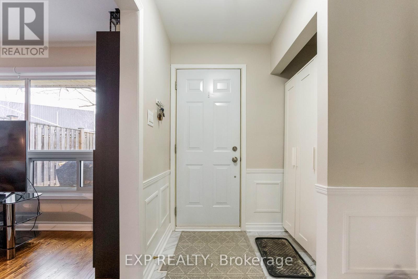 406 - 7 Viking Court, Grimsby, Ontario  L3M 3T8 - Photo 3 - X12995354