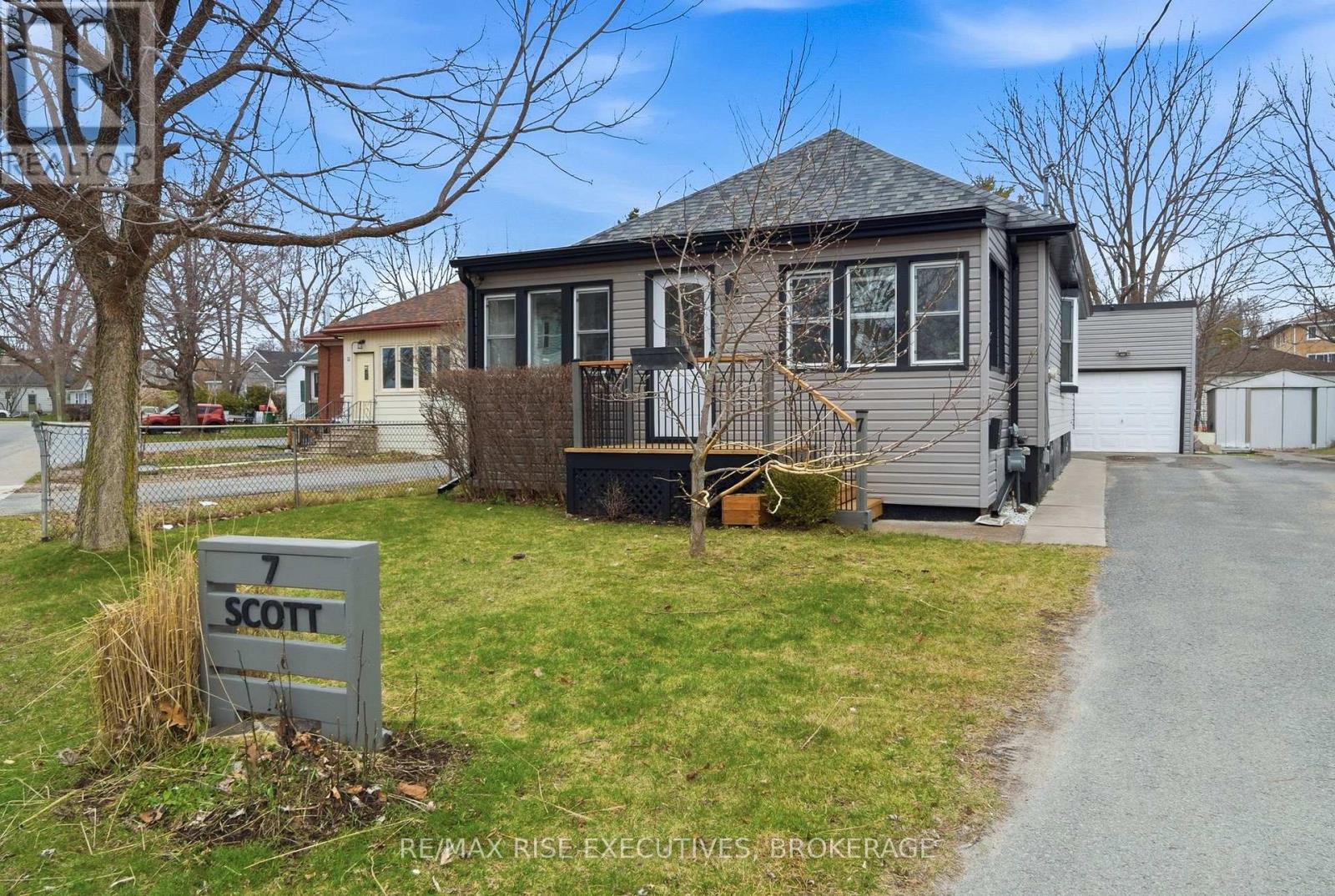 7 Scott Street, Kingston, Ontario K7L 1L3 - Photo 1 - X12995730