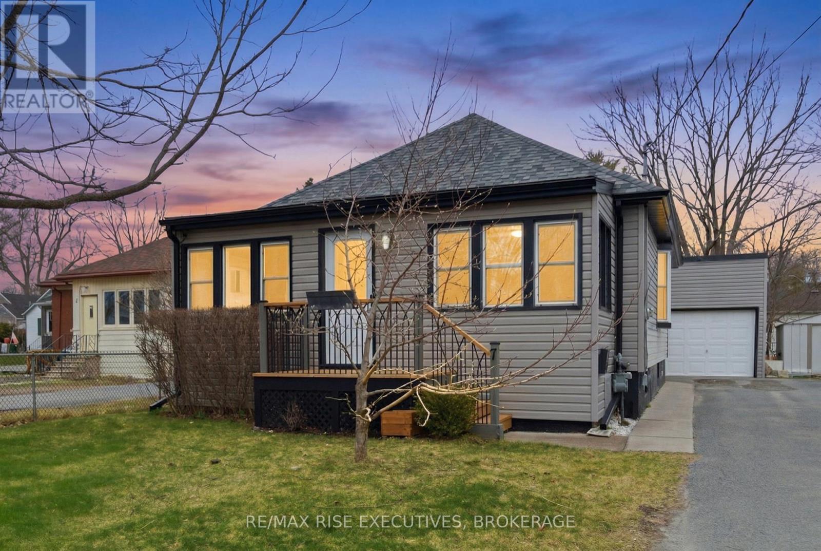 7 Scott Street, Kingston, Ontario K7L 1L3 - Photo 2 - X12995730