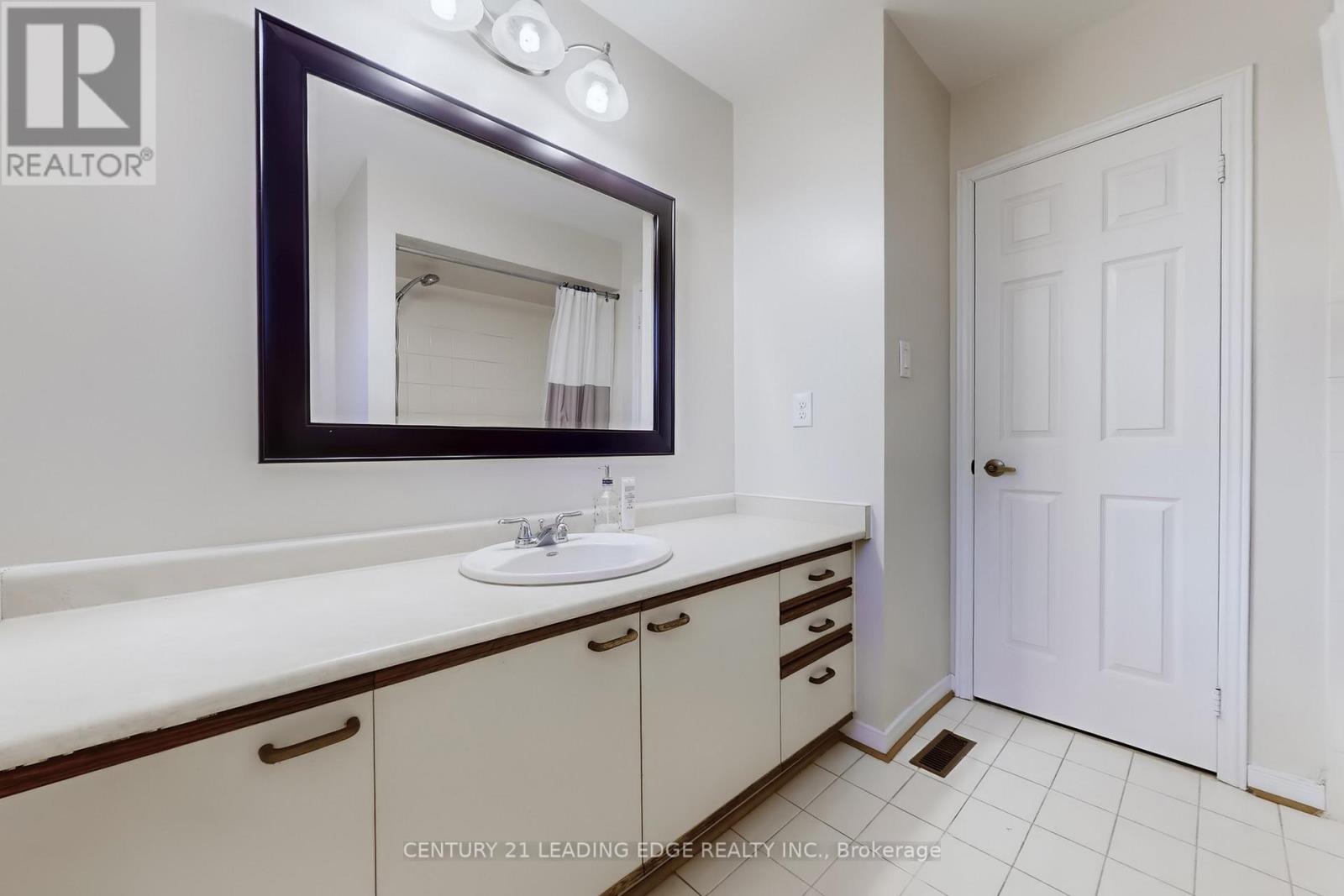 73 Hullrick Drive, Toronto (West Humber-Clairville), Ontario  M9W 6W6 - Photo 33 - W12973632