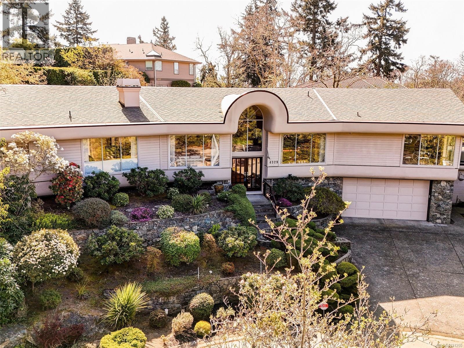 4329 Stoneywood Lane, Saanich, British Columbia  V8X 5C7 - Photo 31 - 1031250
