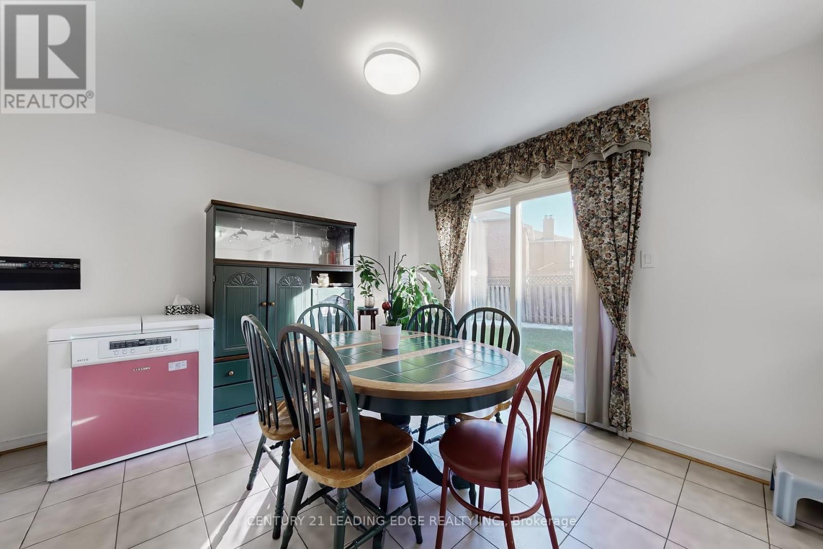 73 Hullrick Drive, Toronto (West Humber-Clairville), Ontario  M9W 6W6 - Photo 15 - W12973632