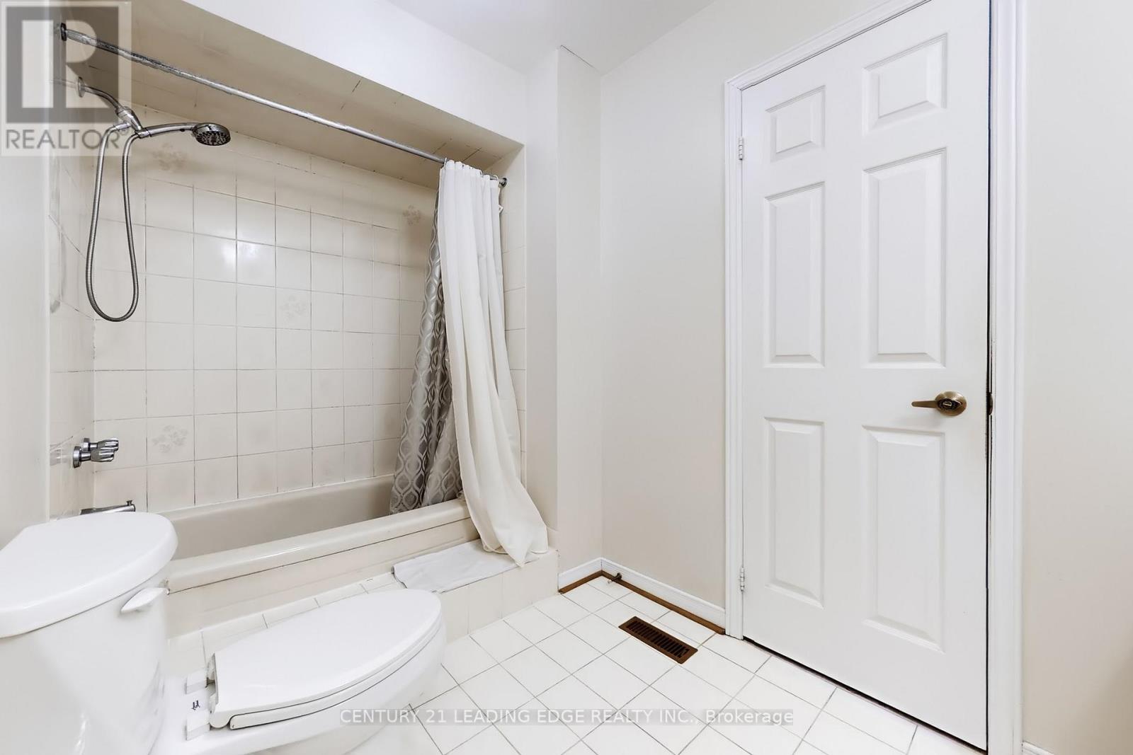 73 Hullrick Drive, Toronto (West Humber-Clairville), Ontario  M9W 6W6 - Photo 25 - W12973632