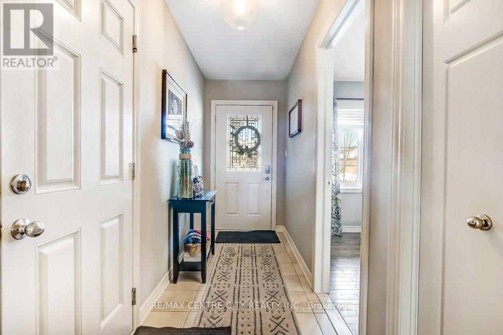 67 Peach Tree Boulevard, St. Thomas, Ontario  N5R 0C1 - Photo 4 - X12995732