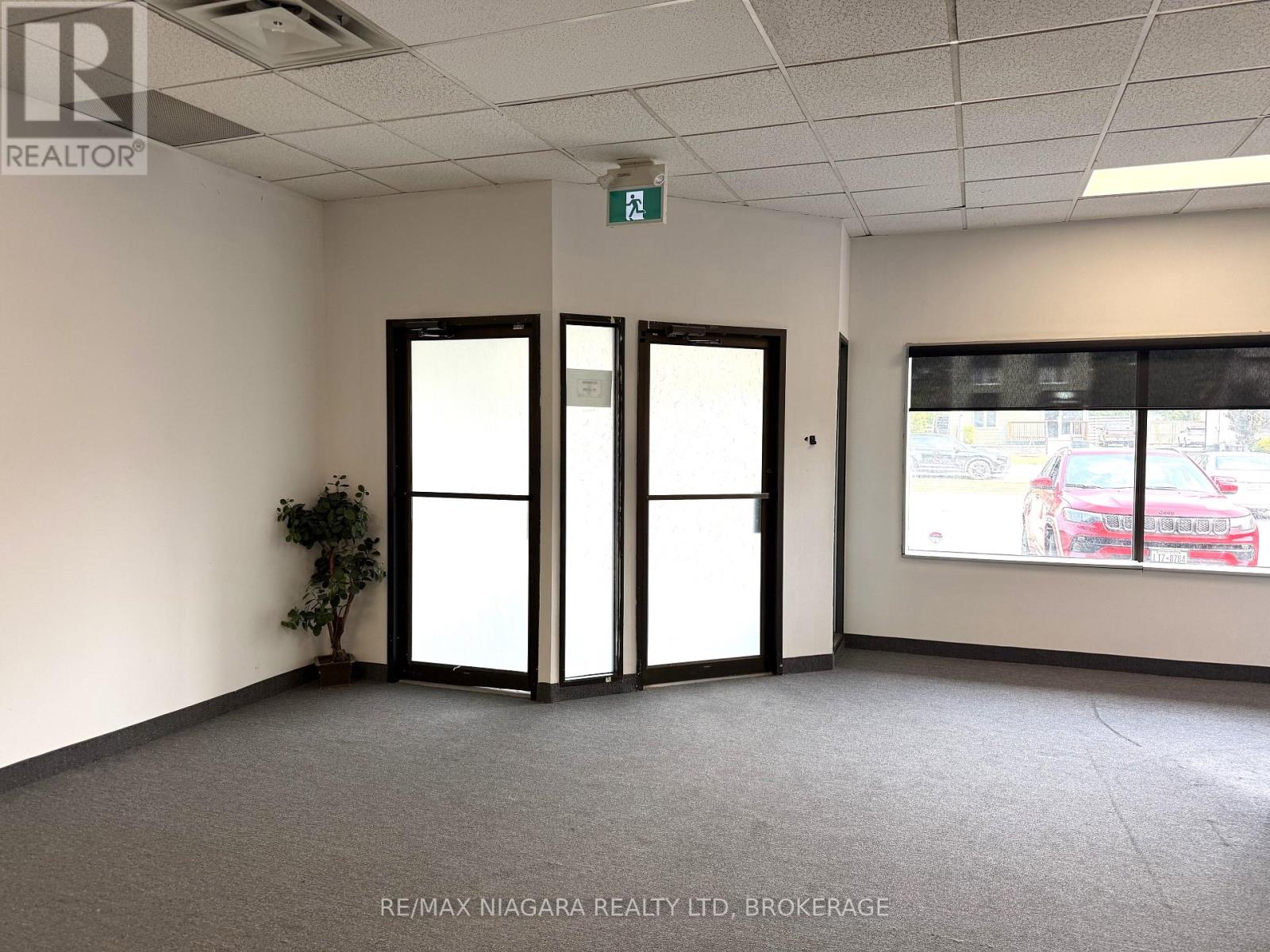 4 - 224 Garrison Road, Fort Erie, Ontario  L2A 1M7 - Photo 4 - X12330430