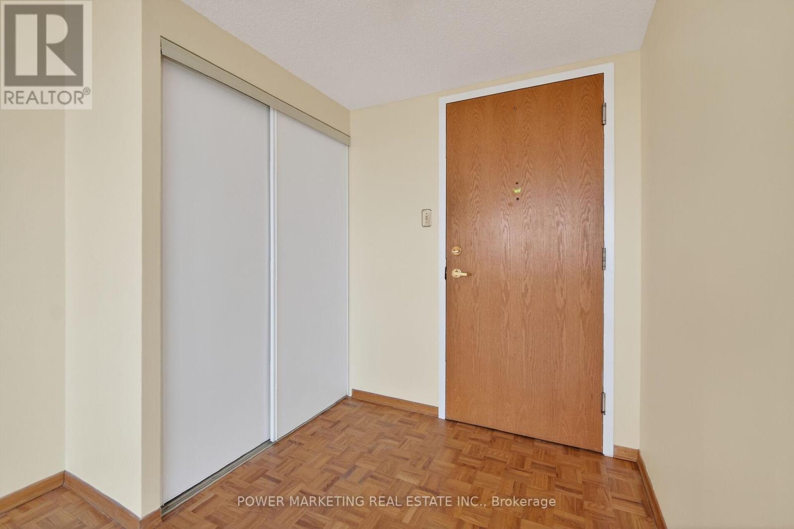 1204 - 2760 Carousel Crescent, Ottawa, Ontario K1T 2N4 - Photo 7 - X12995658