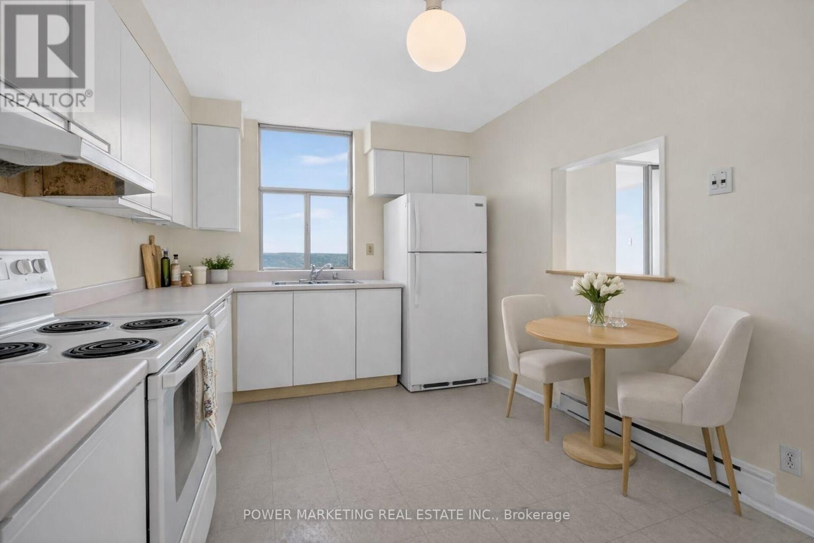 1204 - 2760 Carousel Crescent, Ottawa, Ontario K1T 2N4 - Photo 9 - X12995658