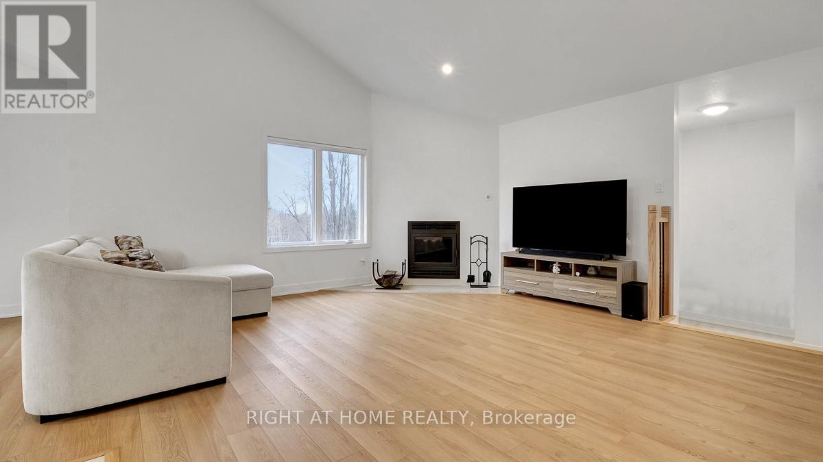 268 Boyds Road, Lanark Highlands, Ontario  K7C 0C5 - Photo 10 - X12995758