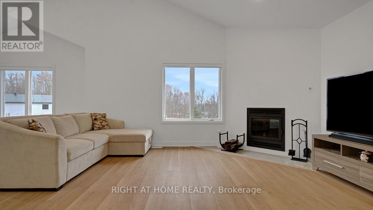 268 Boyds Road, Lanark Highlands, Ontario  K7C 0C5 - Photo 11 - X12995758