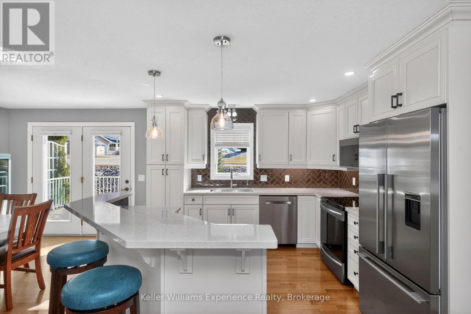 1 Gidley Court, Penetanguishene, Ontario  L9M 0A7 - Photo 5 - S12995722