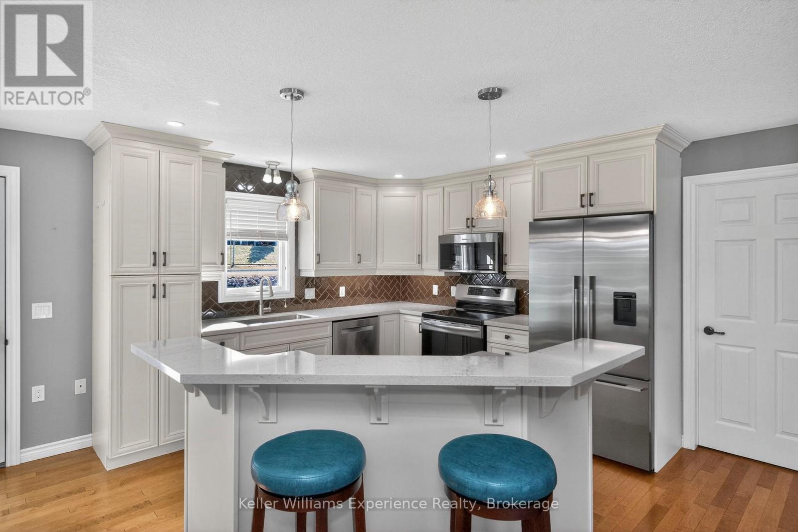 1 Gidley Court, Penetanguishene, Ontario  L9M 0A7 - Photo 6 - S12995722