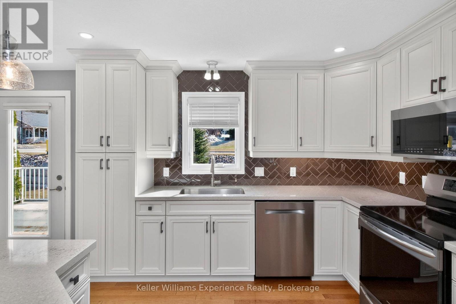 1 Gidley Court, Penetanguishene, Ontario  L9M 0A7 - Photo 9 - S12995722