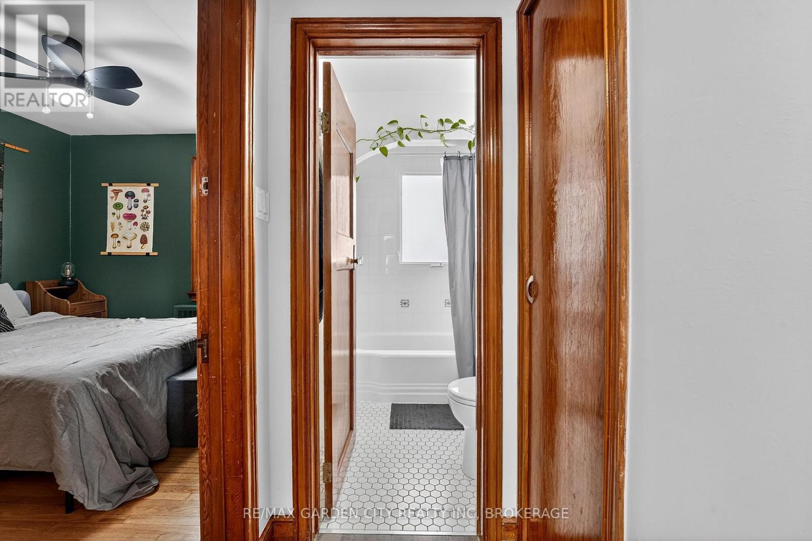 56 Margery Avenue, St. Catharines, Ontario  L2R 6J8 - Photo 24 - X12995628