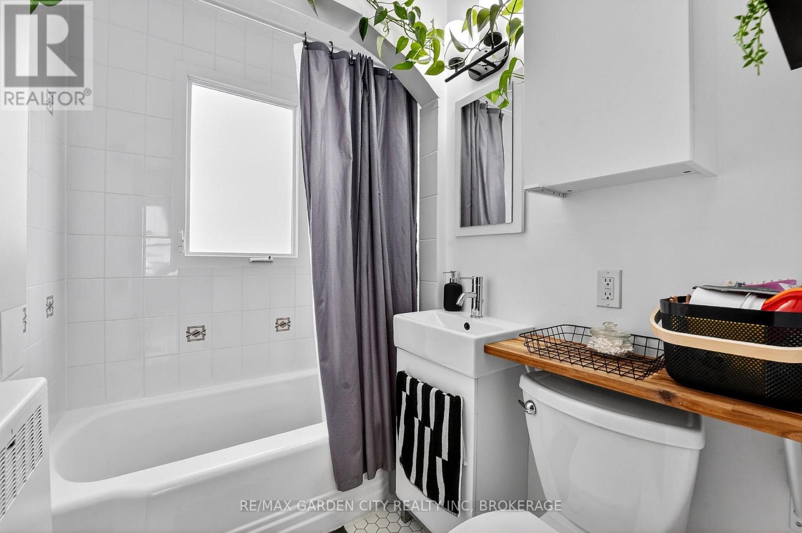 56 Margery Avenue, St. Catharines, Ontario  L2R 6J8 - Photo 25 - X12995628