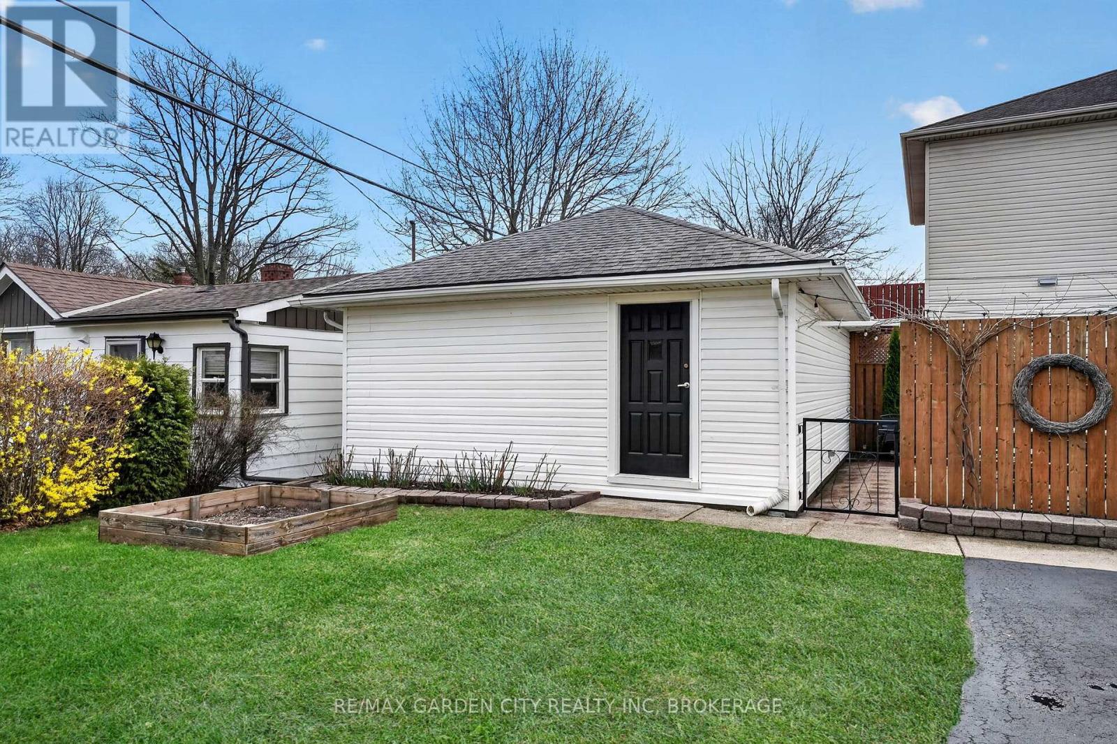 56 Margery Avenue, St. Catharines, Ontario  L2R 6J8 - Photo 47 - X12995628