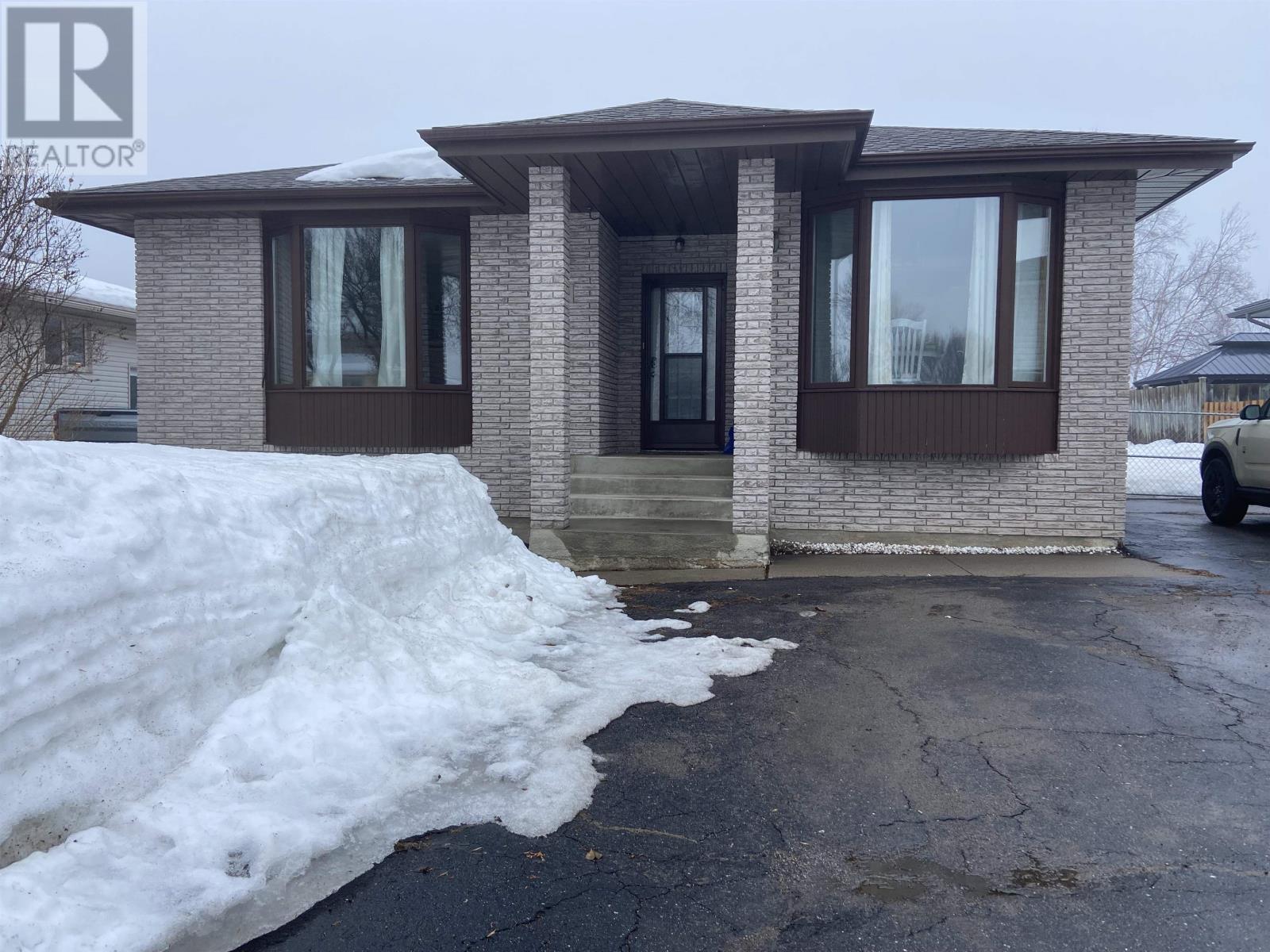 432 Gemstone ST., Thunder Bay, Ontario