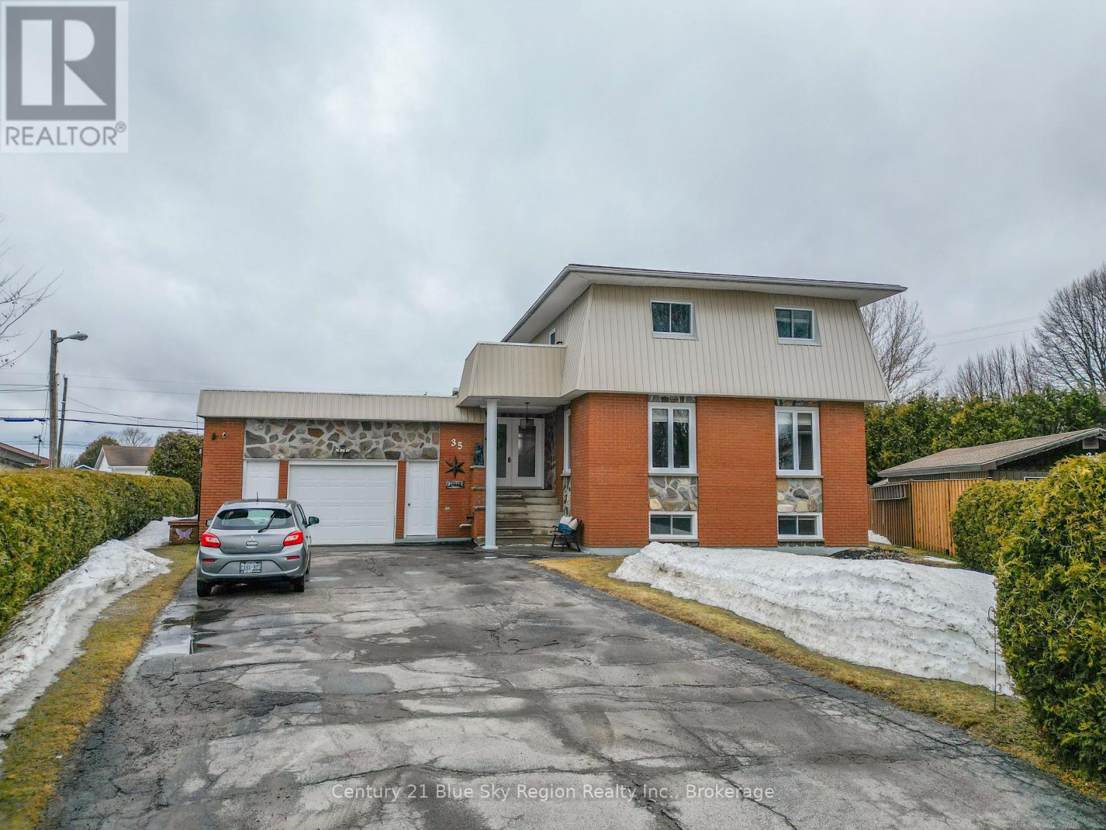 35 Chateau Terrace, West Nipissing, Ontario  P2B 1X6 - Photo 2 - X12995536