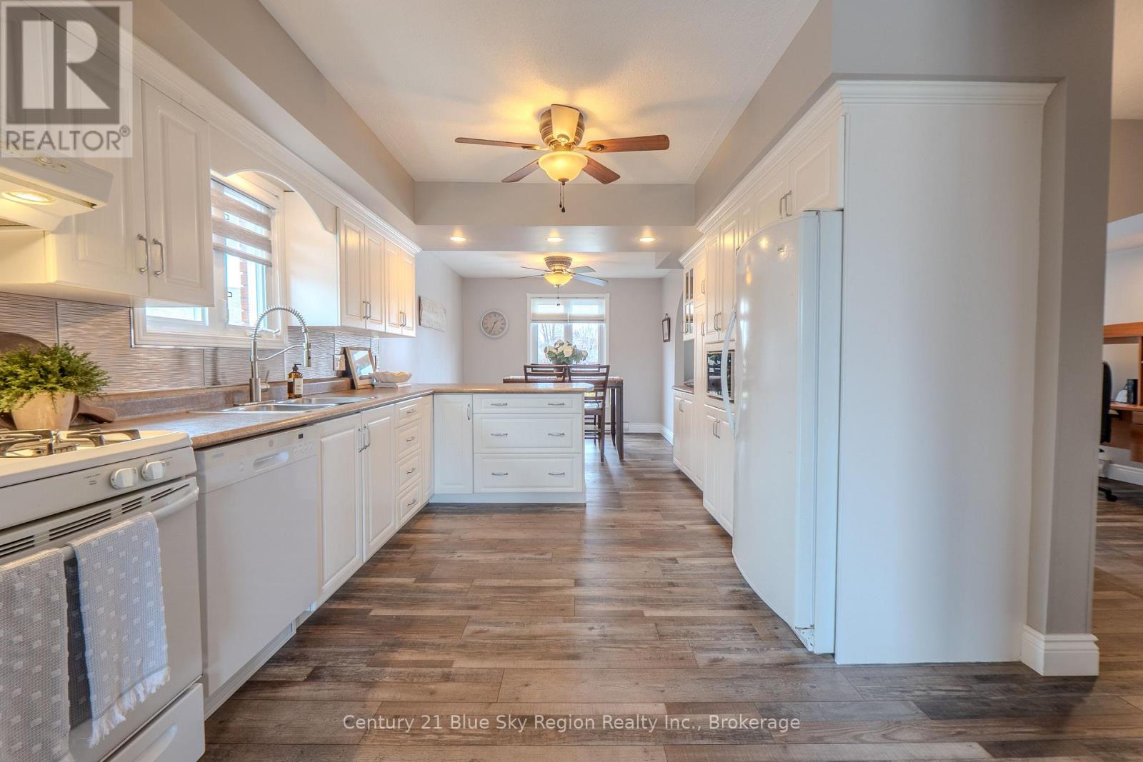 35 Chateau Terrace, West Nipissing, Ontario  P2B 1X6 - Photo 3 - X12995536